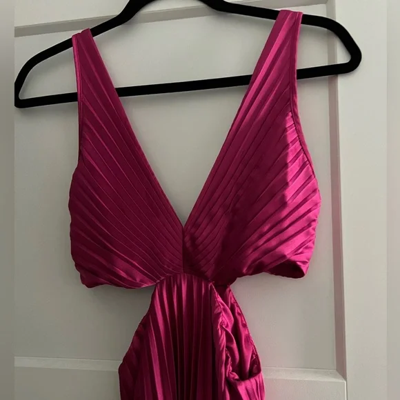 Pleated cutout Abercrombie wedding guest dress - Picture 2 of 6